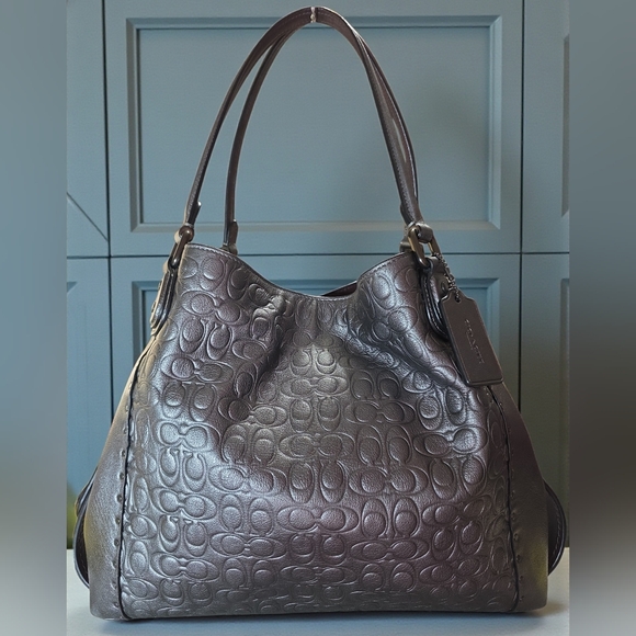 Coach Handbags - COACH Edie 31 2018 Signature Leather Shoulder Bag In EUC
